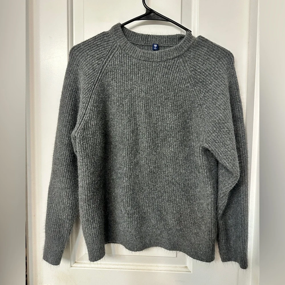 Uniqlo Kids Charcoal Crewneck Sweater - Picture 1 of 4